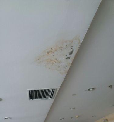 Solutions to cracking and leaking of central air conditioners (effective measures to deal with cracking and leaking of central air conditioners)