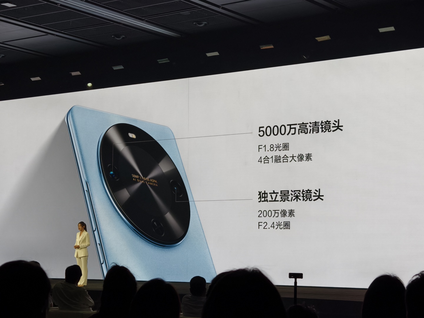 中国电信麦芒 30 发布:8mm 厚度内电池最大手机、内置 AI 星辰大模型,1999 元起