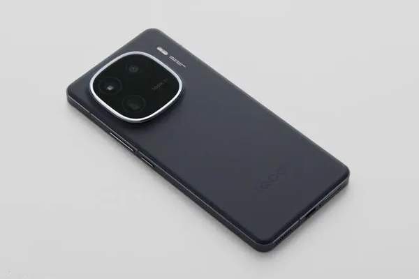 iQOO13最新官方消息 采用京东方2K直屏