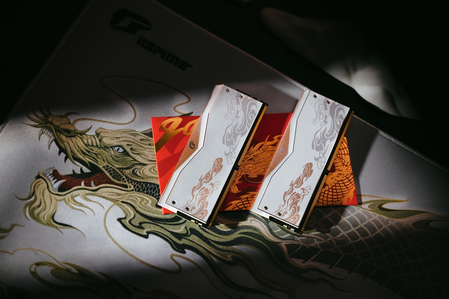 七彩虹推出 iGame 甲辰龙年限定内存,48GB DDR5 6800 套条 1399 元