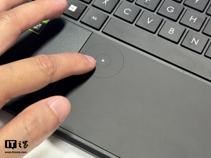 小尺寸 AI 专业本,华硕 ProArt 创 13 2024 评测