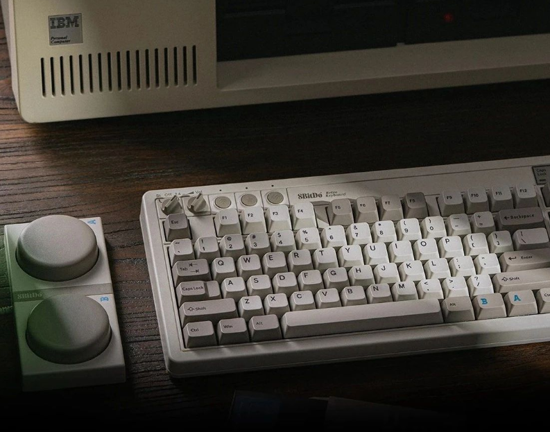 首发价 499 元，八位堂 Retro87 M 机械键盘上市：机械旋钮、超级按键