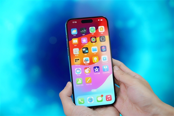 仅iphone 15 pro系列手机能用 库克：苹果ai将推动用户升级！