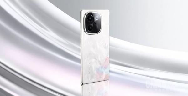  曝 vivo y300 pro 新机即将发布！搭载 6500mah 超大电池 