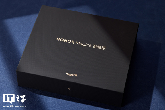 荣耀 Magic6 至臻版图赏：祁连天池，湖泊如镜