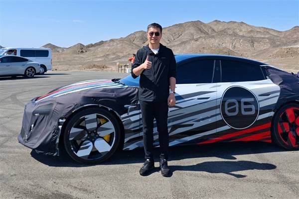 卢伟冰吐鲁番实测小米su7 ultra：推背感如飞机起飞？