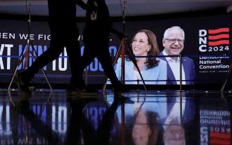 Harris mène Trump sur Polymarket alors que DNC commence, mais ils se sont retrouvés à égalité plus tôt en raison de la volatilité