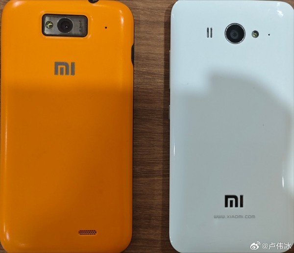 Lu Weibing posted a photo of Xiaomi 1S and Xiaomi 2 