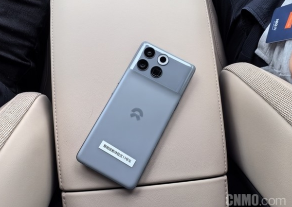 NIO Phone a remporté le prix allemand iF Design Award. L'esthétique de Li Bin est en effet bonne.