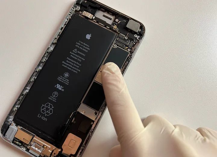 Apple iPhone 16 Pro Max battery leaked: improved energy density, first use of stainless steel casing