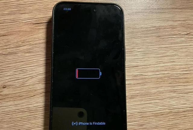 苹果iOS 18新功能：iPhone 15系列手机电量耗尽后仍能显示时间