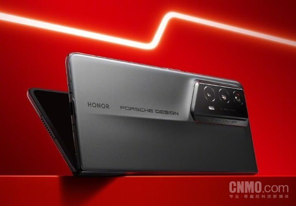 荣耀下半年新机发布计划曝光:年底推小尺寸旗舰机