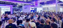 At the World Robot Conference, this domestic robot carrying 'the hope of future elderly care' was surrounded