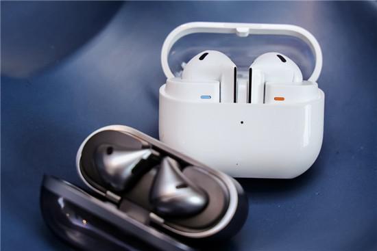 Von HiFi-Klangqualität bis hin zu KI wurde das Erlebnis der Samsung Galaxy Buds3-Serie erheblich verbessert