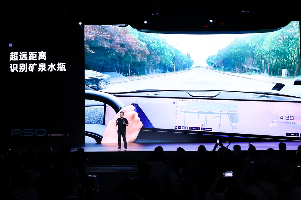 首搭V2.0软件，极越07预售价21.59万元起