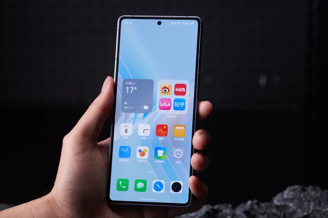 红旗手机来了!瞄准旗舰市场,不愿重蹈蔚来覆辙?