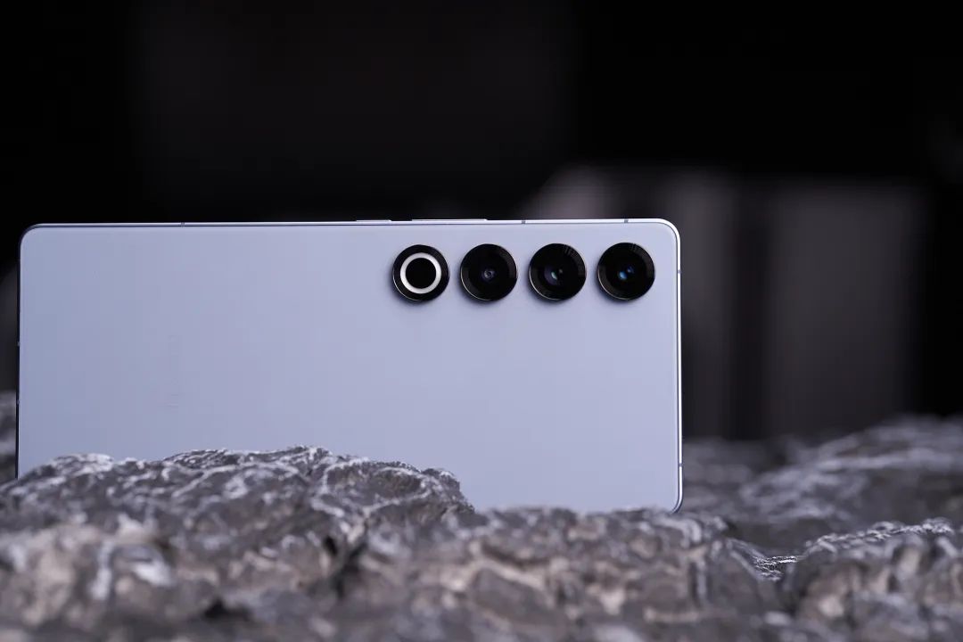 红旗手机来了!瞄准旗舰市场,不愿重蹈蔚来覆辙?