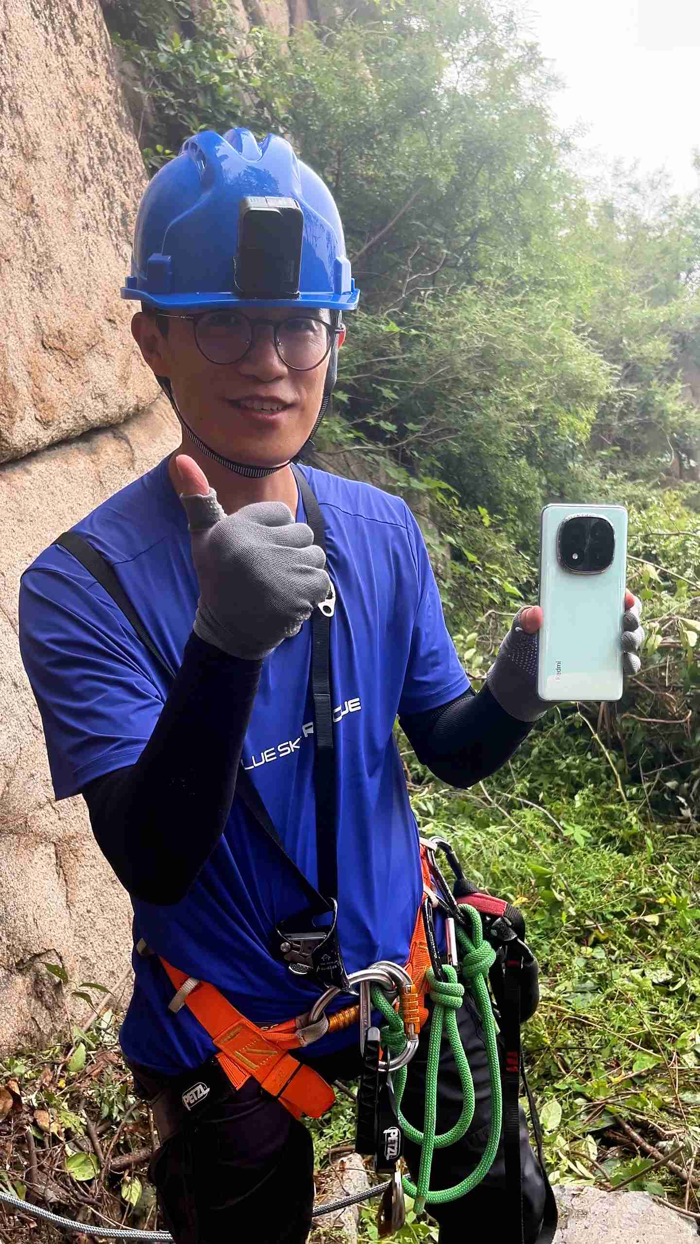 小米王腾晒 Redmi Note 14 Pro+ 真机，展示抗摔、防水性能