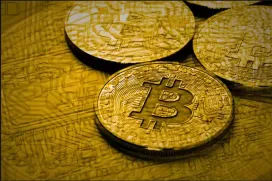 巴菲特反对加密货币，伯克希尔为何持有 Nu Holdings 与 VeriSign