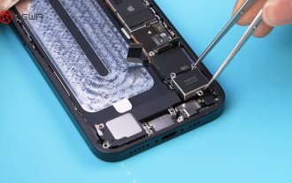 Teardown pertama iPhone 16e menunjukkan bateri yang lebih besar, modem C1