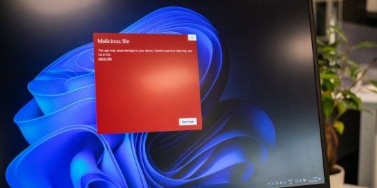 How to Spot a Windows Defender Security Warning Scam - Make Tech Easier