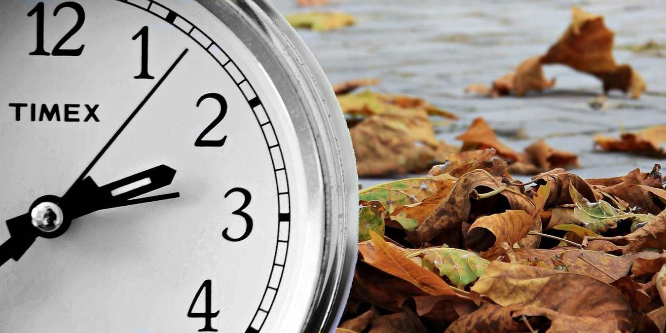 How to Show Seconds in the Windows 10 Taskbar Clock - Make Tech Easier