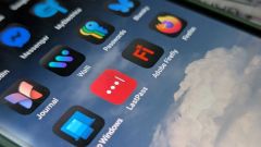 Erwecken Sie Ihre Ideen auf Mobilger?te mit den generativen Tools von Adobe Firefly - erleichtern Sie die Technologie