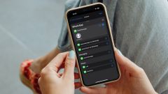 Cara menjadualkan mesej WhatsApp di iPhone anda