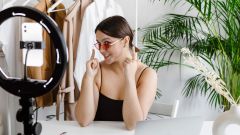 Que sont les influenceurs des médias sociaux (et pourquoi tout le monde veut-il en devenir un)?