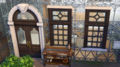 How to Build with Glass Walls in The Sims 4