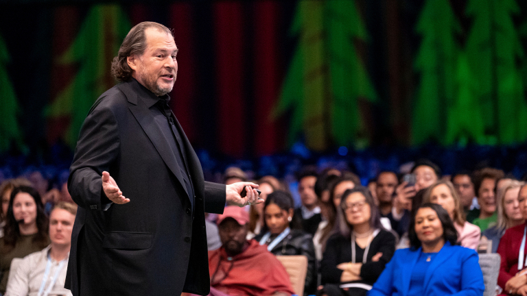Marc Benioff, CEO von Salesforce, sagt, das Unternehmen habe bisher 4.000 Mitarbeiter im Kundensupport für KI-Agenten abgebaut