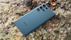 サムスンの 2022 年の主力製品は、Android 16 を搭載した 2025 年の携帯電話を上回りました