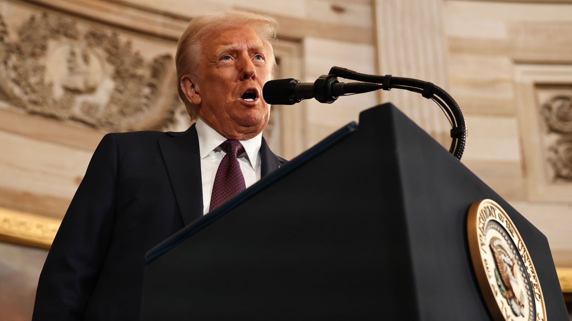 米上院の新たな法案は、政府機関や企業にAI関連の人員削減の報告を義務付けることを求めている