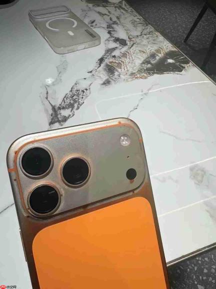 果粉需谨慎,iPhone 17 Pro被湿巾擦掉漆!