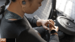 Fitbit AI健康教练登陆 iOS 抢佔果粉市场！助分析健康数据