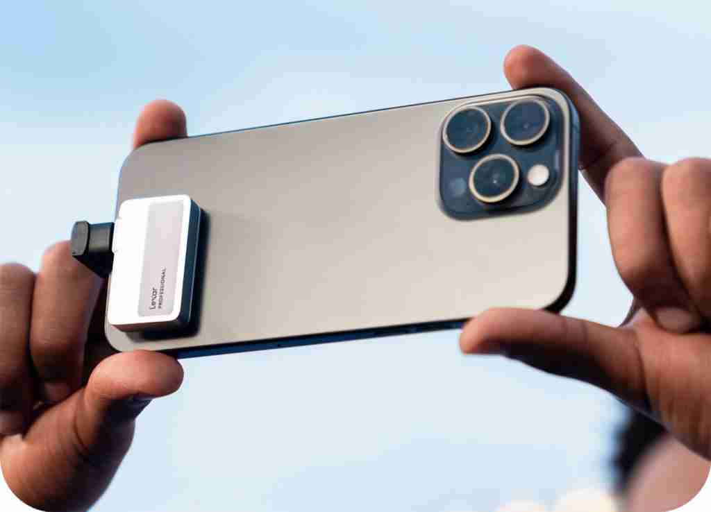 iPhone 16 来了，雷克沙 Professional Go 手机固态硬盘摄影套装正式开启预售！