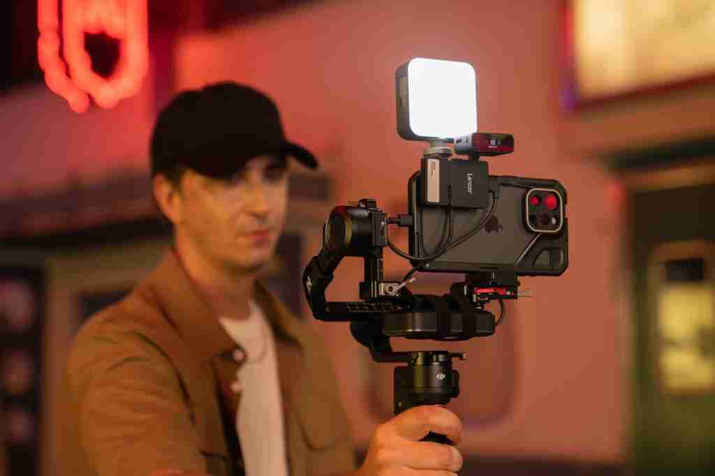 iPhone 16 来了，雷克沙 Professional Go 手机固态硬盘摄影套装正式开启预售！