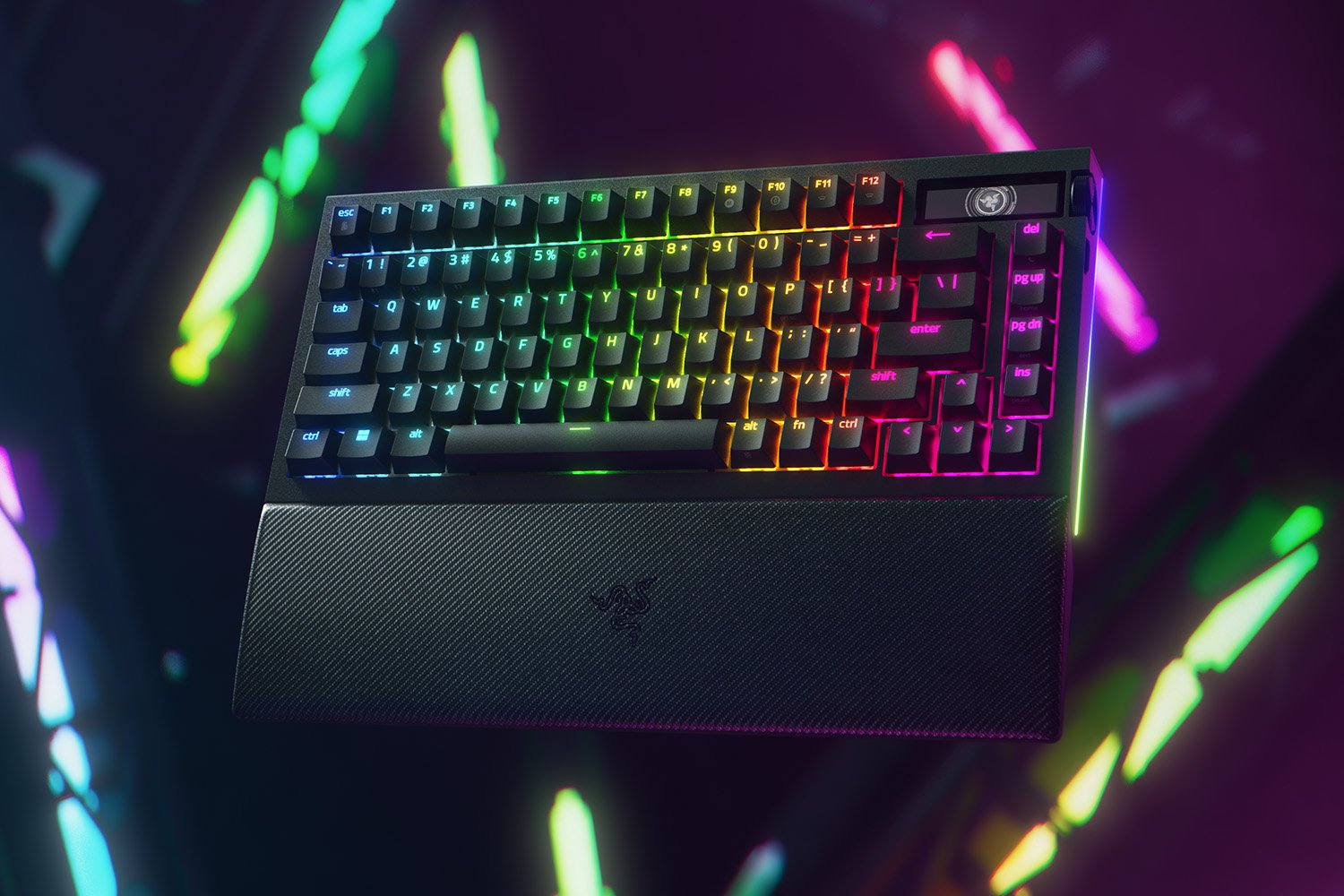 新しい Razer BlackWidow V4 Pro 75% メカニカル キーボード、第 3 世代タクタイル スイッチと 2 インチ OLED ディスプレイを搭載して発売