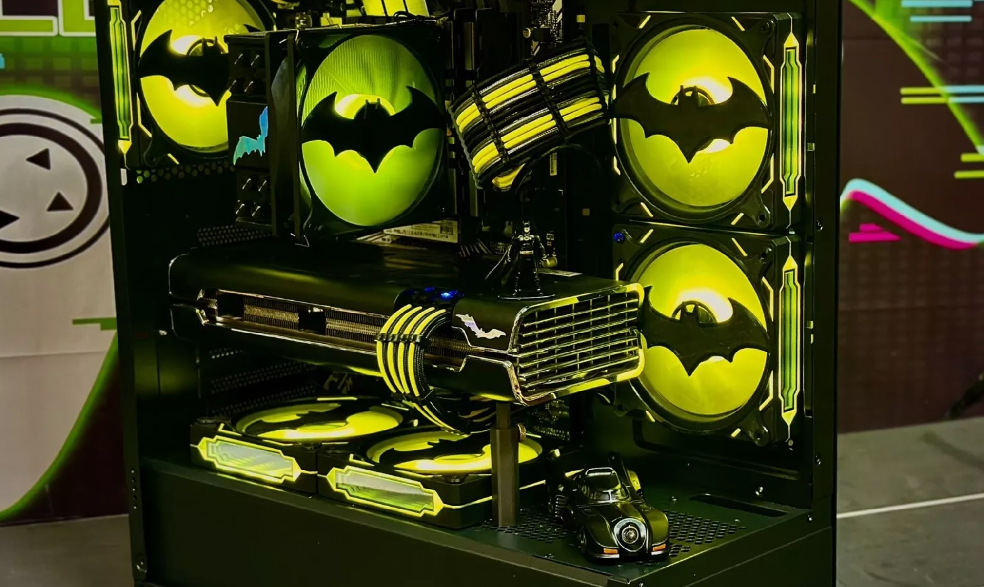 The Dark Knight bangkit semula sebagai binaan PC tersuai