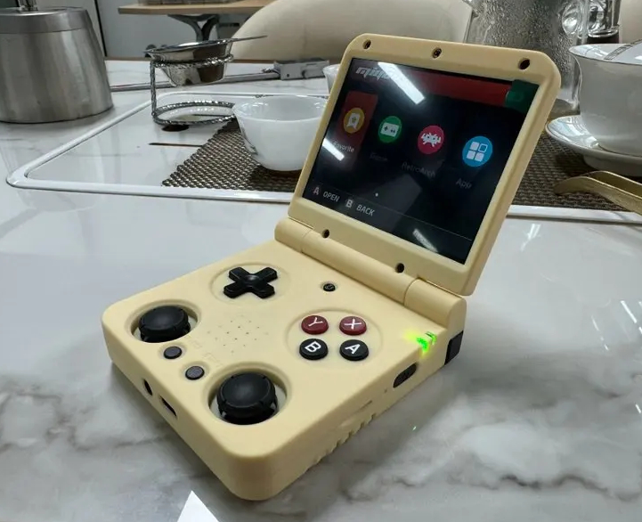 Miyoo Mini Flip: Anbernic RG35XX SP rival and Game Boy Advance SP lookalike spotted before release