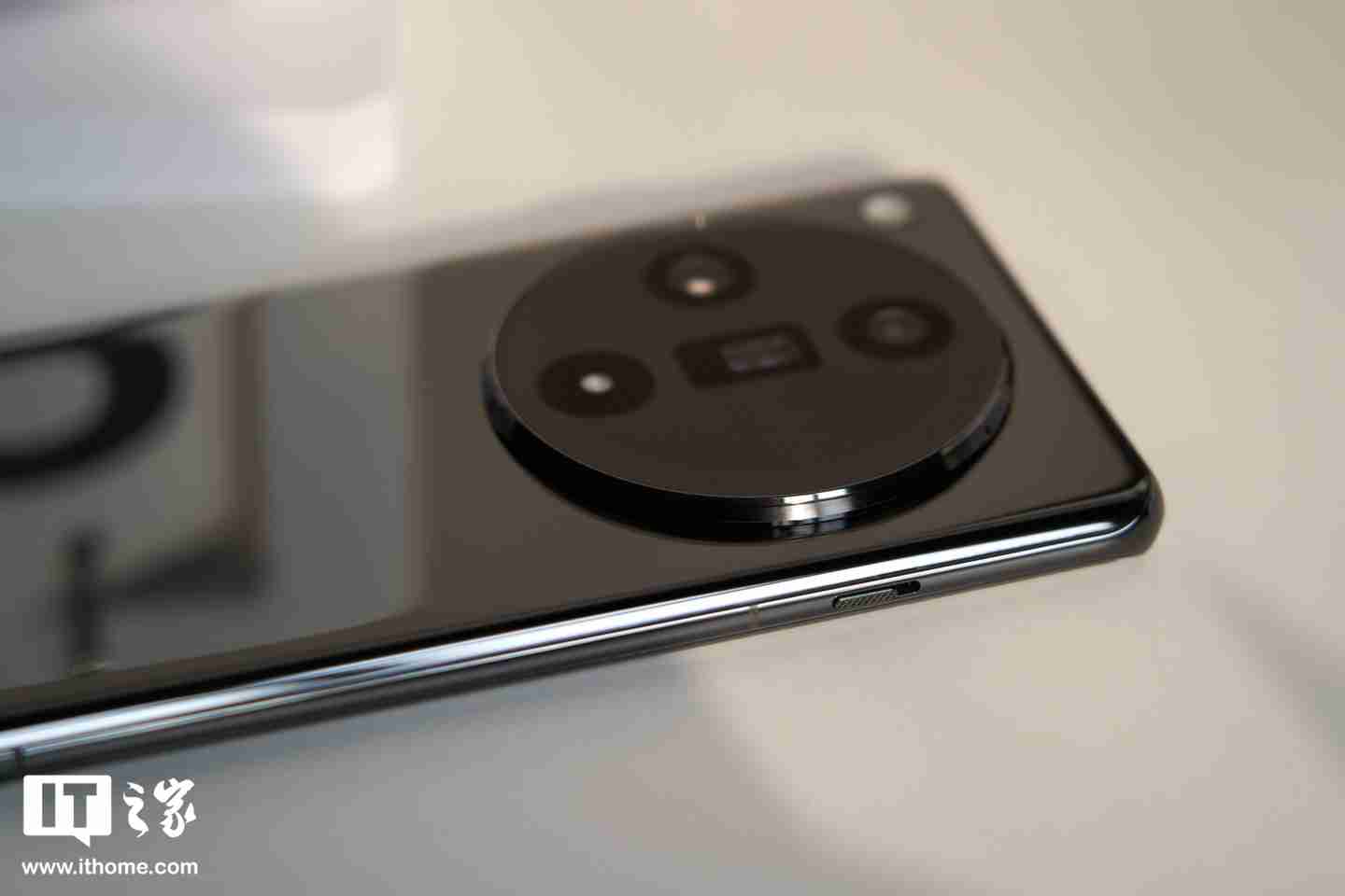 OPPO 周意保称 Find X8 手机重量“绝对是 1 开头，不是 2 开头”