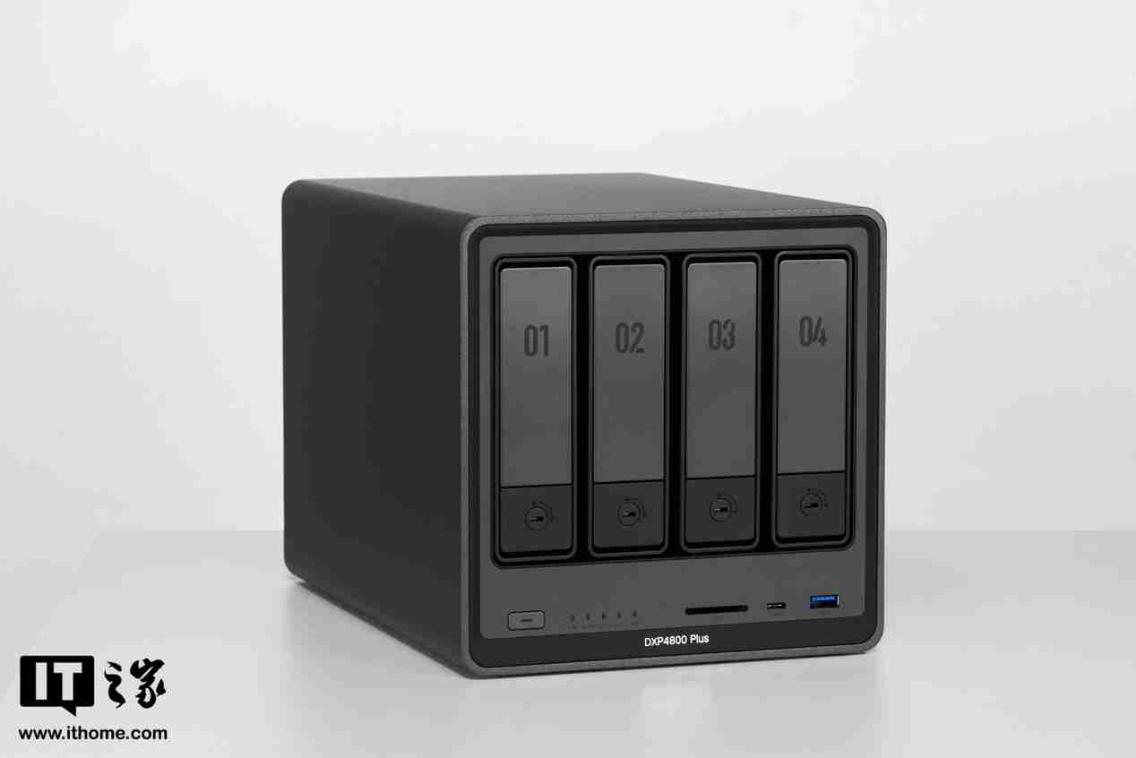 绿联 NAS 私有云 DXP4800 Plus 图赏:沉稳低调,简约大气