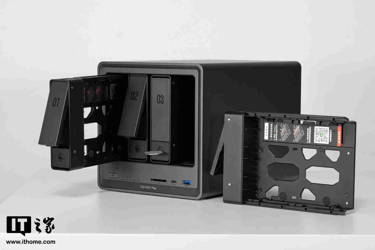 绿联 NAS 私有云 DXP4800 Plus 图赏:沉稳低调,简约大气