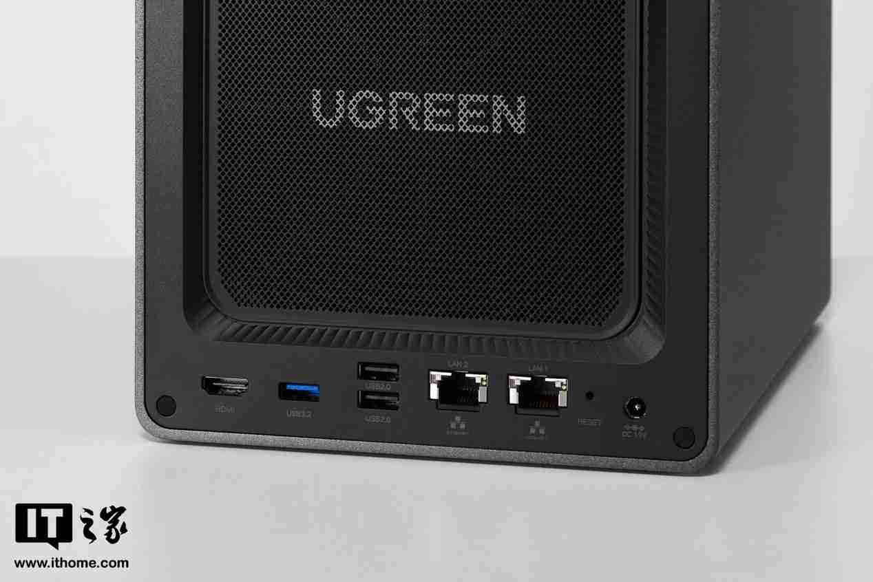 绿联 NAS 私有云 DXP4800 Plus 图赏:沉稳低调,简约大气
