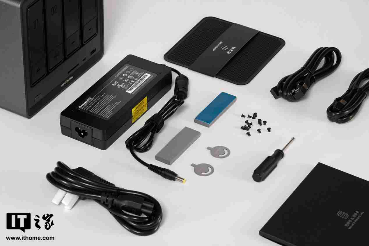 绿联 NAS 私有云 DXP4800 Plus 图赏:沉稳低调,简约大气
