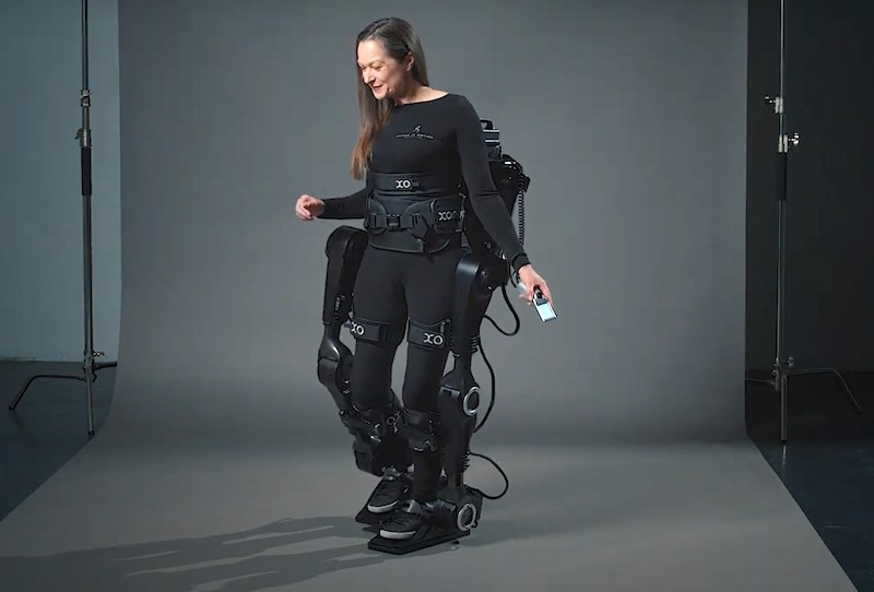 Exoskeleton XoMotion mengimbangi diri Robotik Manusia dalam Gerakan mendapat kelulusan Kanada untuk digunakan dalam terapi fizikal