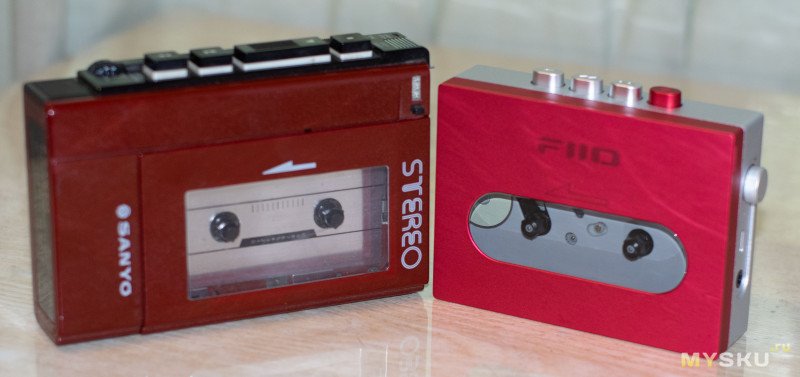 Le lecteur de cassettes portable Fiio CP13 est comparé au Sanyo M4440, au Sony WM-10 et au Technics RS-M24