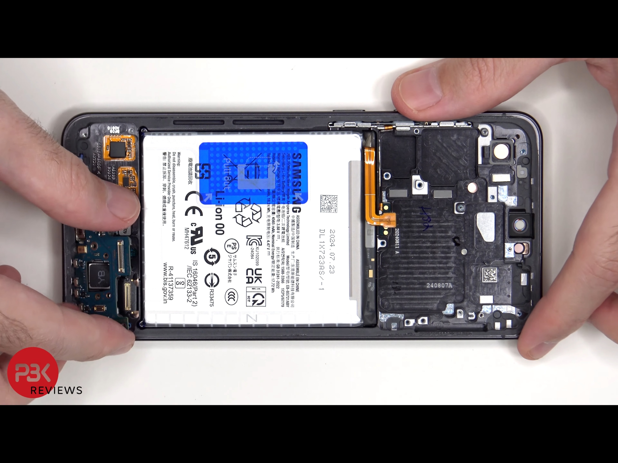 Der Teardown des Samsung Galaxy S24 FE zeigt eine verbesserte Kühlung und eine hohe Reparierbarkeit