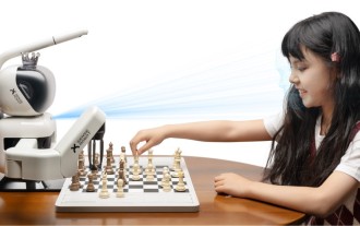 SenseRobot推出AI国际象棋机器人,拥有2,900 ELO,帮助孩子在真实棋盘上磨练战术