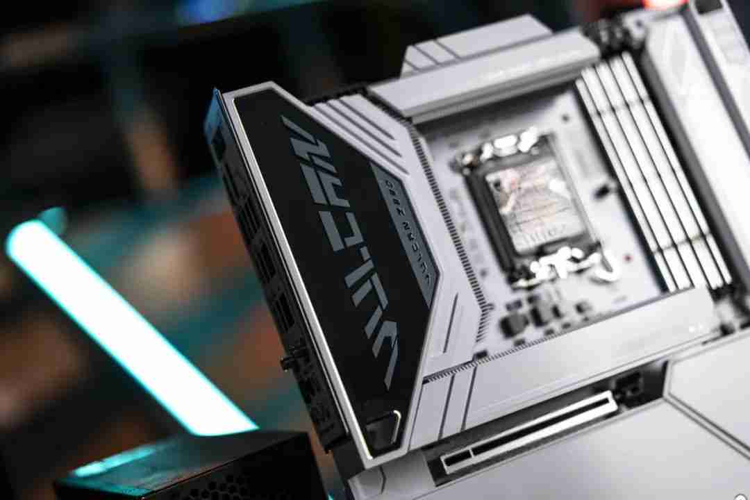 七彩虹预热 iGame Z890 VULCAN X / W“黑白火神”主板：20+1+1+1 相供电设计